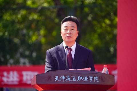 说明: E:\备份文件\5 学工部\网站管理\照片\2023年09月28日 开学典礼暨军训汇报展演\D3302579.jpg