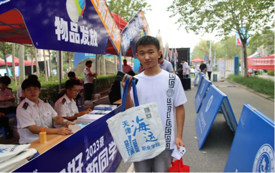 说明: https:/__local/0/78/FD/5BAA4CDE4CE650F29C7414EE57C_FE3A209A_E72B2.png